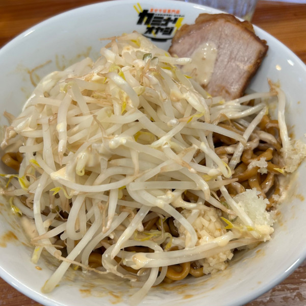 「まぜそば（麺300g・茹で普通・野菜マシマシ・ニンニクあり）」@まぜそば専門店 カミナリオヤジの写真