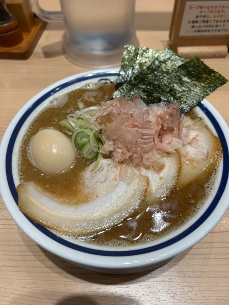 「濃厚魚介特製中華そば」@らーめん玉 田町店の写真