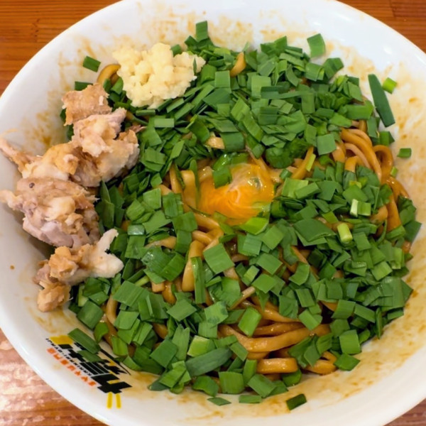 「（3/12迄）ニラそば 310円」@まぜそば専門店 カミナリオヤジの写真