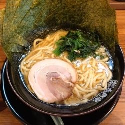 ラーメン大(醤油) のり増し＋ライス