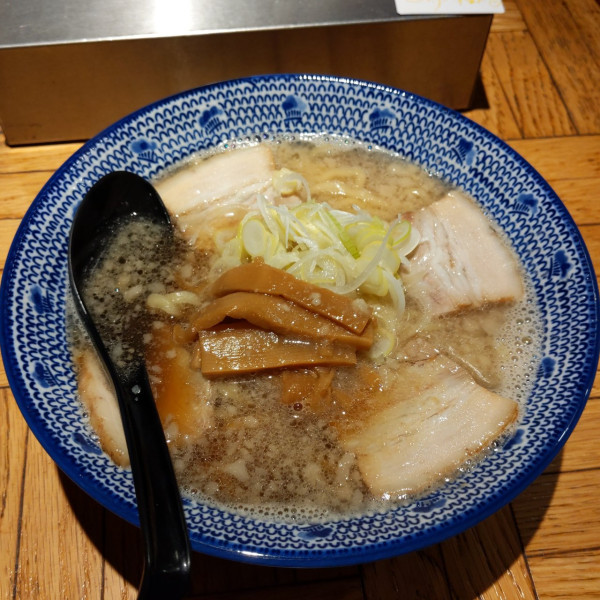 「あご出汁らーめん(こってり)醤油」@めん業一筋 善龍の写真