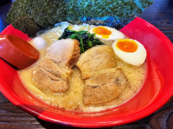 「赤盛ラーメン」@横浜家系ラーメン 赤家の写真