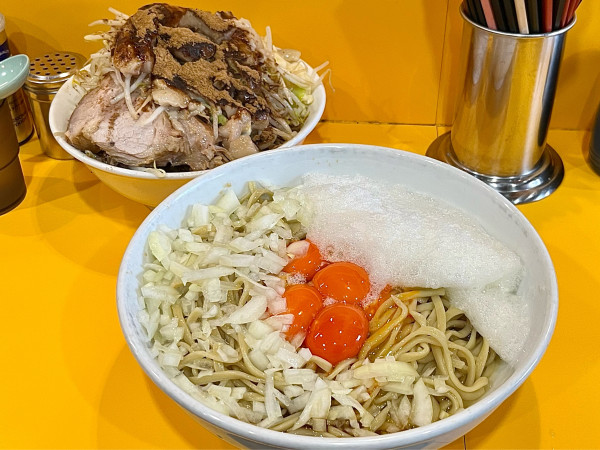「少ラーメン お魚天国 トドメ玉×2 玉ねぎたまご×3」@ラーメン二郎 八王子野猿街道店2の写真