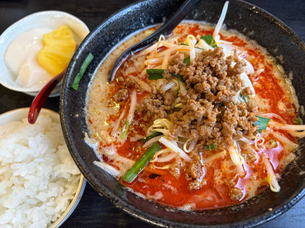 「担々麺1200円+ご飯セット250円」@呵呵の写真