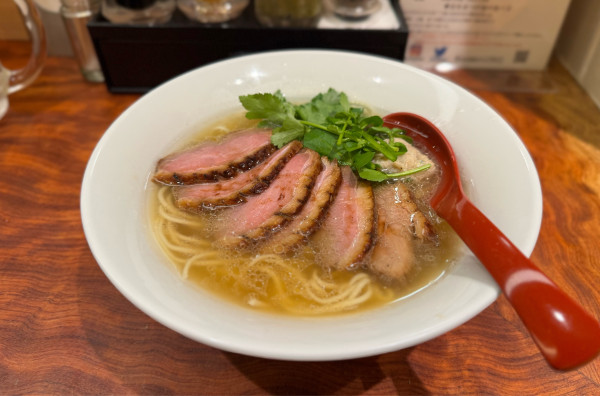 「【試作】鴨そば（塩）¥1500、鴨ロース¥350」@三馬路 東京店の写真