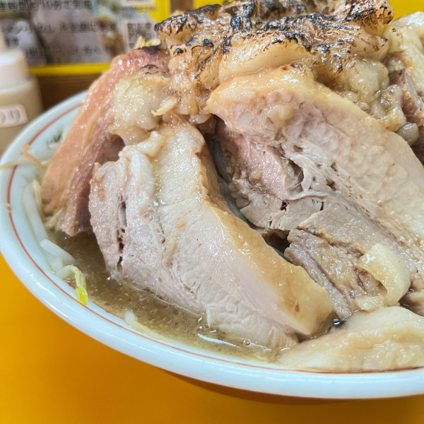 「大ブタラーメン焦がし脂全マシ¥1000」@ラーメンエース 八王子店の写真