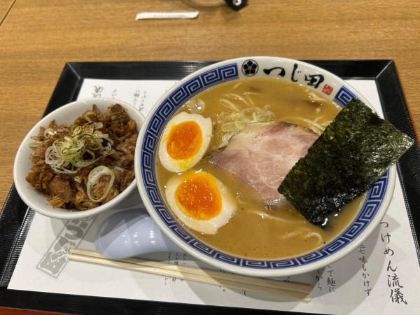 「濃厚味玉らーめん　チャーシューごはん小盛」@つじ田 ららぽーと湘南平塚店の写真