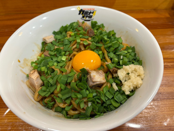 「ニラそば310円（オープン記念価格）」@まぜそば専門店 カミナリオヤジの写真