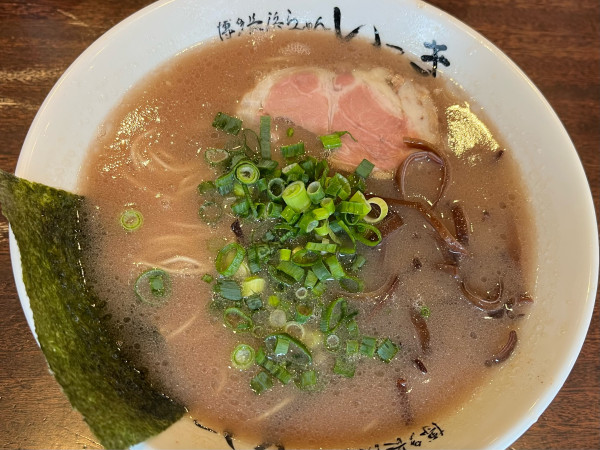 「らーめん ハリガネ+替玉 粉落とし」@博多長浜らーめん いっきの写真