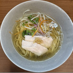 和出汁塩ラーメン鶏(野菜の油)(950円)