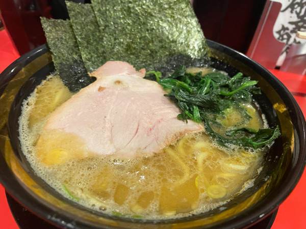 「豚骨醤油ラーメン・味薄目：900円」@豚骨醤油ラーメン 尽者の写真