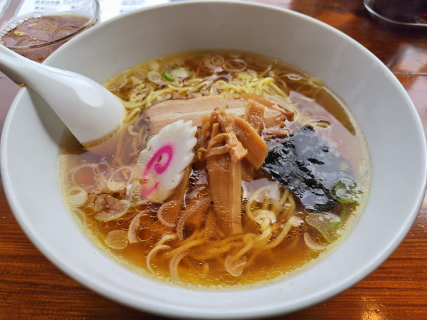 「国界ラーメン　※ミニドリンク付（ウーロン茶）：平日サービス」@ごはん処 国界の写真
