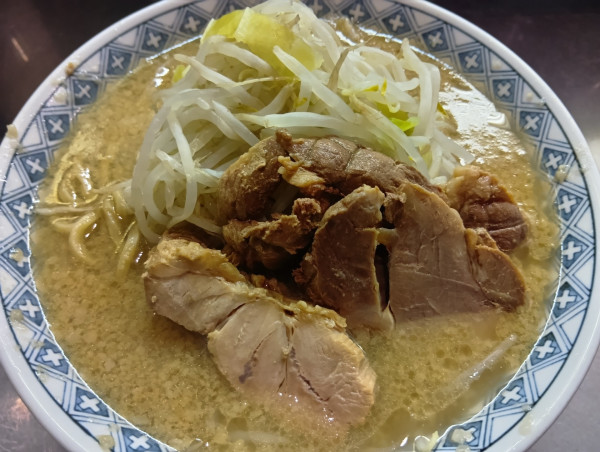 「らーめん中盛」@らーめん大 大久保店の写真