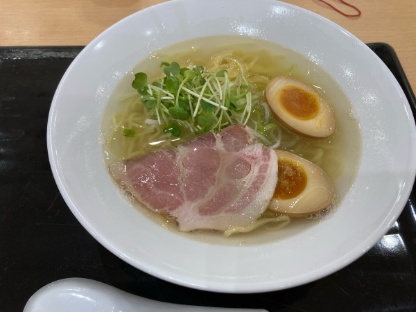 「豊浜いりこ塩ラーメン」@豊浜SA下り線フードコートの写真