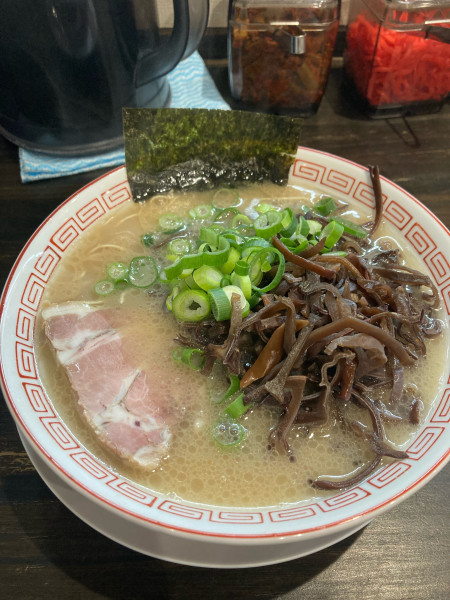 「らーめん+キクラゲ+替え玉+海苔」@博多長浜らーめん もりや 松山空港通店の写真