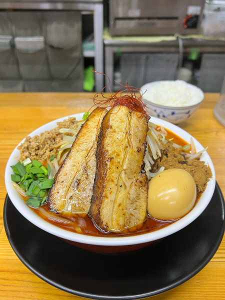 「しびれ辛みそラーメン誤爆全部のせ」@ラーメン・つけ麺 爆王の写真