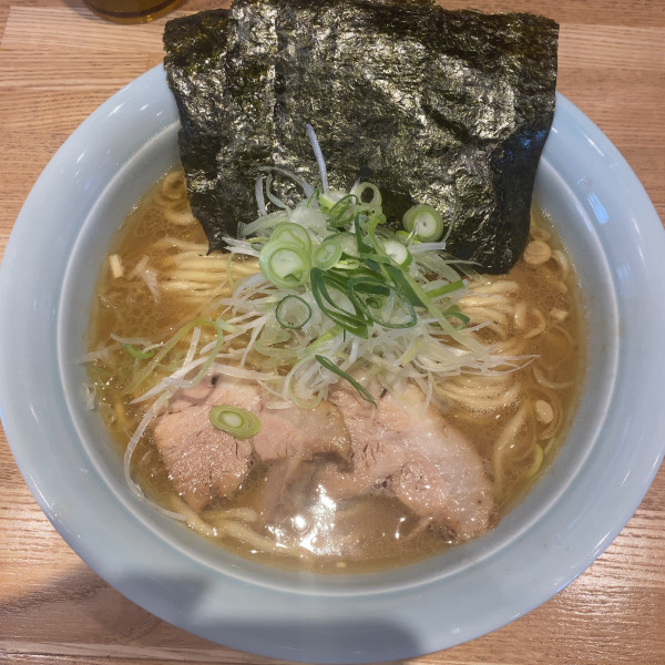 「豚骨醤油 900円（中）」@豚骨醤油 三輪の写真