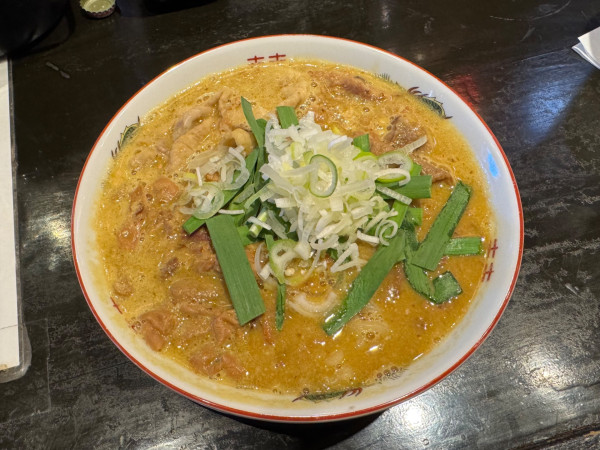 「カレーモツラーメン 他」@麺酒場 丸勝の写真
