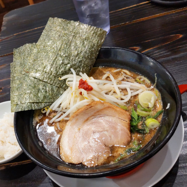 「黒豚骨味噌ラーメン」@横浜家系ラーメン坂戸家 霞ヶ関店の写真