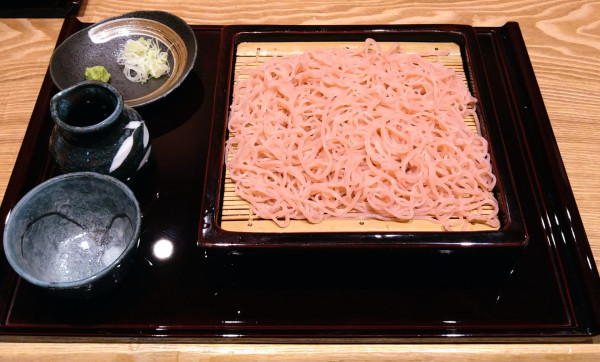 「さくらそば【春季限定】＋鴨焼き」@手打ち蕎麦 山商の写真