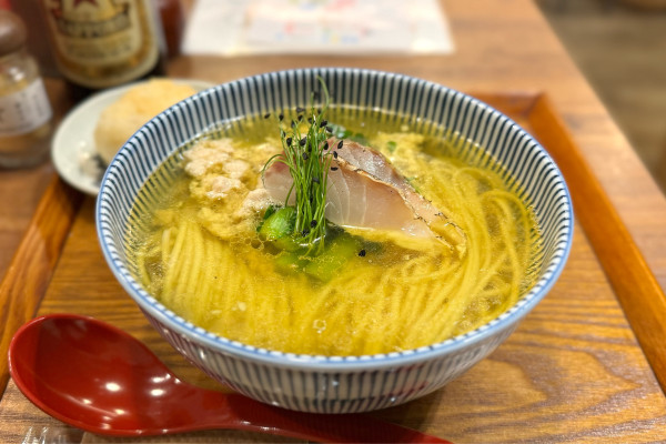 「春の鯛塩中華そば¥1470、おにぎり（信州白味噌）¥100」@キッチンきらくの写真