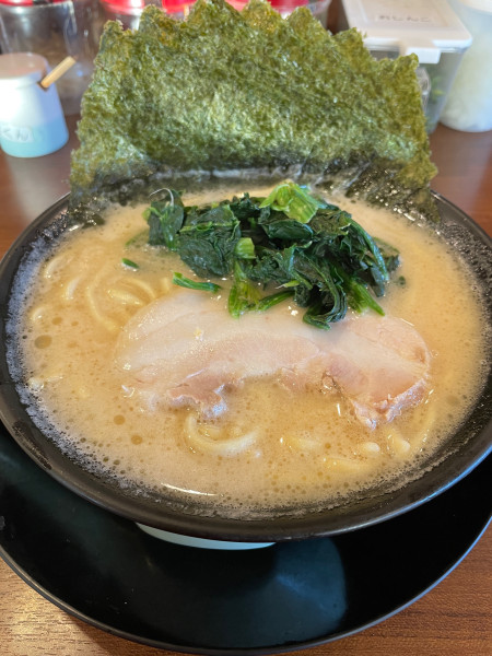 「ラーメン薄めスープ多め850円」@横浜家系ラーメン 誠家 三郷店の写真