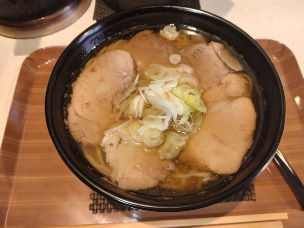 「ラーメン¥1000+ライス無料」@豚もおだてりゃメン喰らうの写真