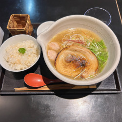 銀笹らーめん塩(1100円)+半鯛飯(300円)