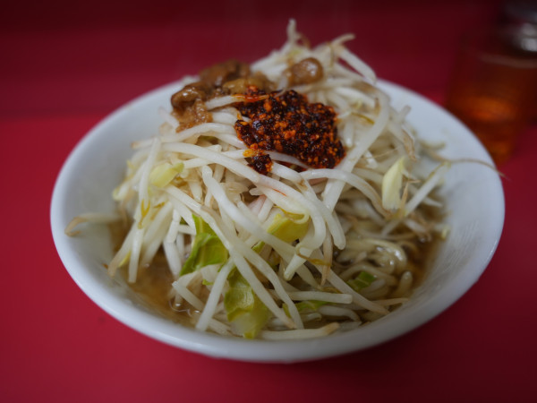 「小 ヤサイ＋アブラ＋辣油」@ラーメン二郎 千住大橋駅前店の写真