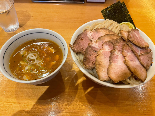 「濃厚チャーシューつけ麺（特盛り）」@つじ田 水道橋店の写真