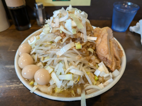 「ラーメン、全マシ＋ウズラ」@ハイマウントJ つくば店の写真