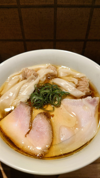 「チャーシューワンタン醤油」@麺 ふじさきの写真