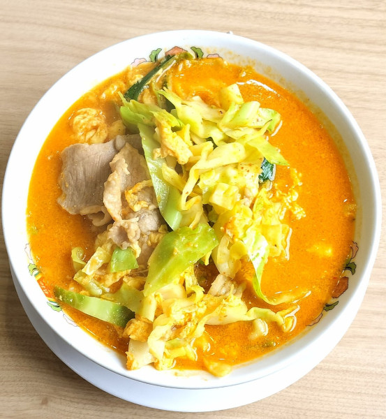 「豚辛ラーメン 680円＋税」@餃子の王将 半田やなべ店の写真