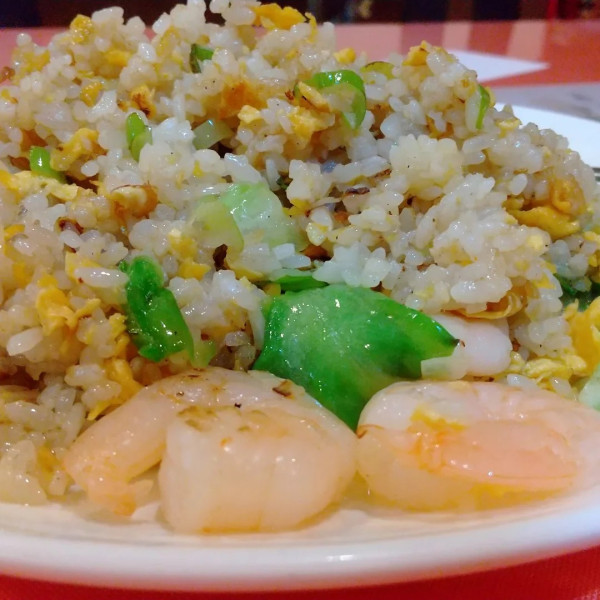 「#レタスとエビのチャーハン #800円」@萬新菜館の写真