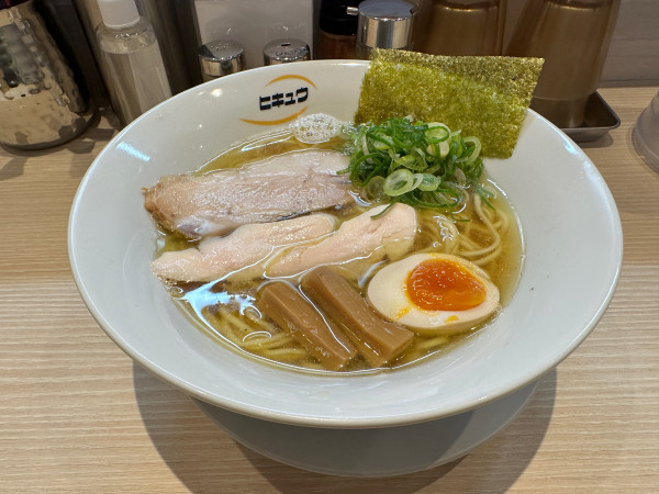 「煮干しらーめん」@ヒキュウ 御影店の写真