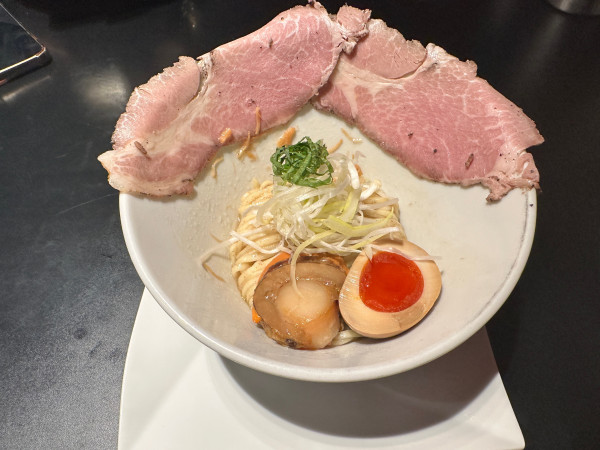 「ホタテまぜそば」@くそオヤジ最後のひとふり なんば店の写真