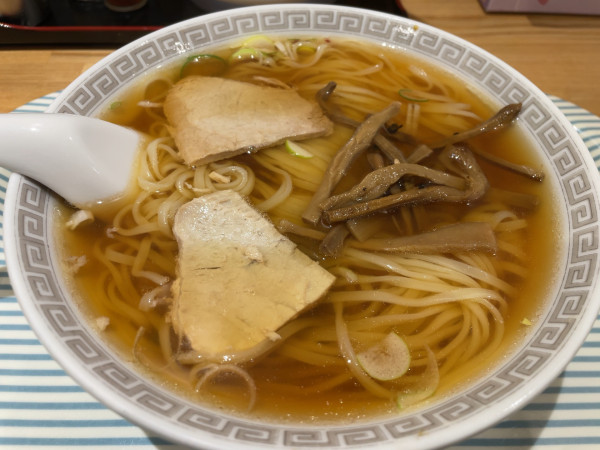 「中華そば800円」@新京亭の写真