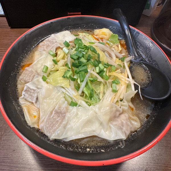 「ピリ辛ワンタンメン ¥990」@一番五郎の写真