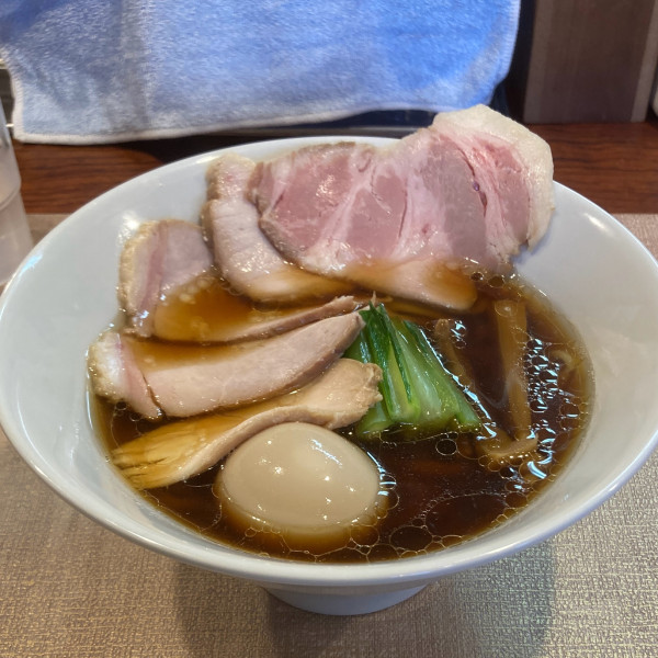 「特製 醤油らーめん」@手打ち カドワキの写真