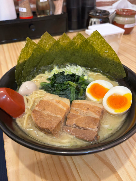 「赤家ラーメン　サービス大」@横浜家系ラーメン 赤家 田無店の写真