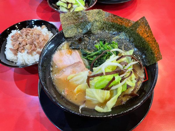 「王道セット、温野菜」@家系ラーメン王道 王道之印の写真