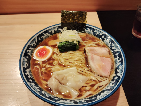 「中華そば　大盛り　平打ち　1350円」@自家製麺 ロビンソンの写真