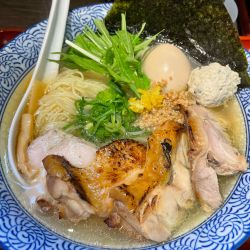 特製あっさり鶏そば（大盛り）＋鶏チャーシュートッピング