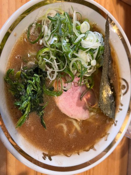 「ラーメン980円＋丸ネギ100円」@秋葉原ラーメン わいずの写真