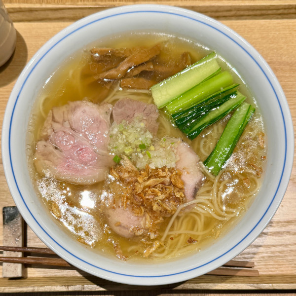 「塩らぁ麺」@らぁ麺すぎ本 丸の内店の写真