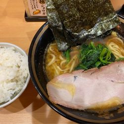 ラーメン並 900円 ライス100円