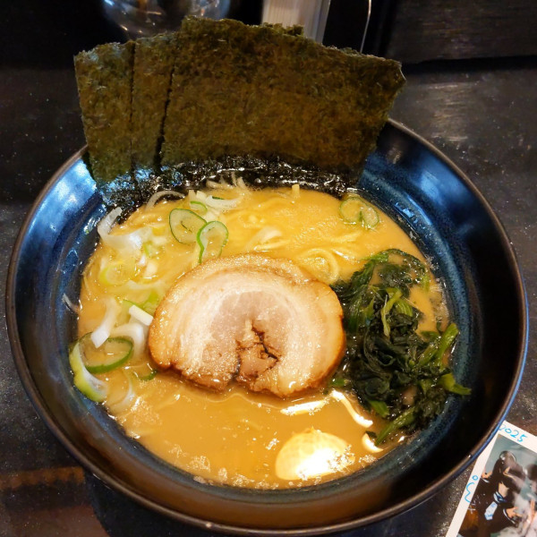 「醤油豚骨」@ゴル麺。 秋葉原店の写真