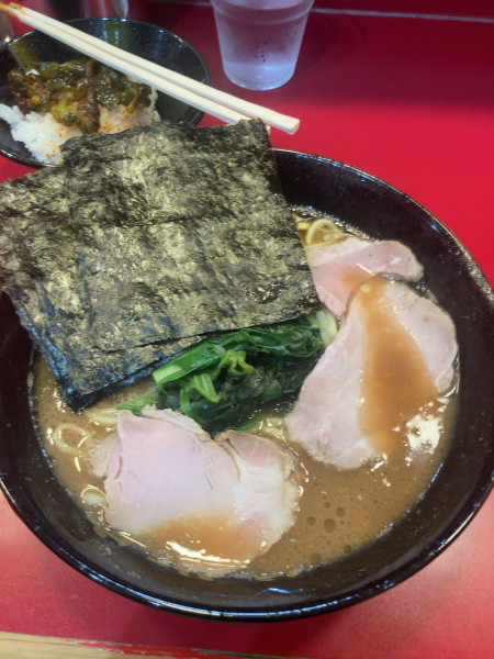 「ラーメン900円+SNSフォロー限定トッピング100円+小ごはん」@らーめん 谷瀬家 新橋店の写真
