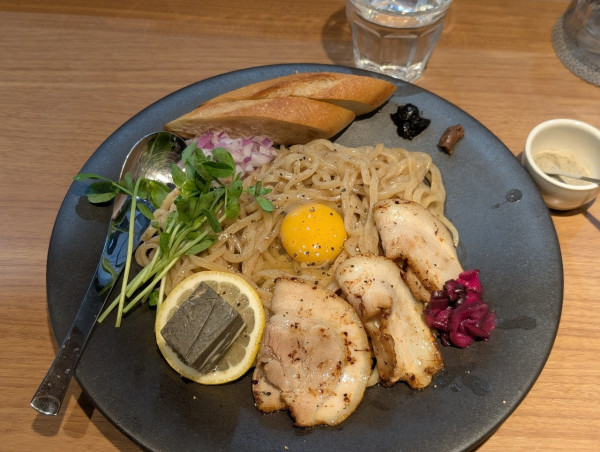 「6周年記念限定麺　伊吹イリコ100%とカルピスButterのませ」@鶏Soba Toraやの写真