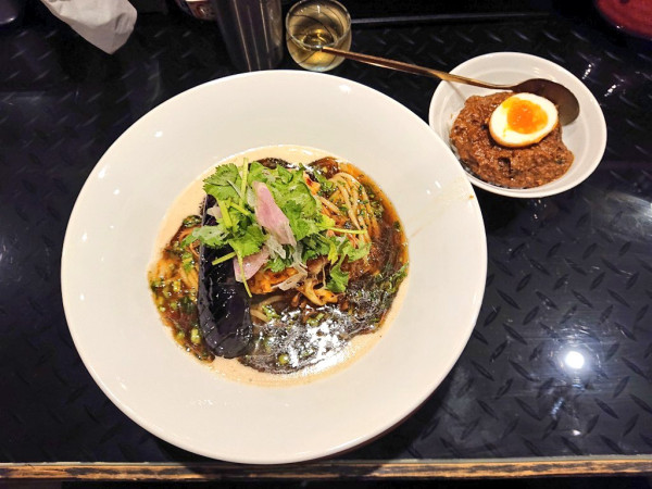 「【限定】絶望の担々麺 (黒豚バーグW、プレミアムWチーズ)」@トーキョーニューミクスチャーヌードル 八咫烏 CHIKARABOの写真